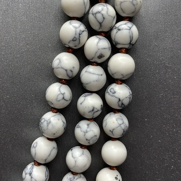 Howlite Hand Knotted 58" Flapper Length Beaded Necklace Gorgeous Vintage - Picture 12 of 14